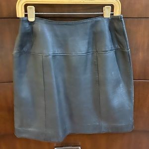 Lord and taylor size 10p black leather skirt